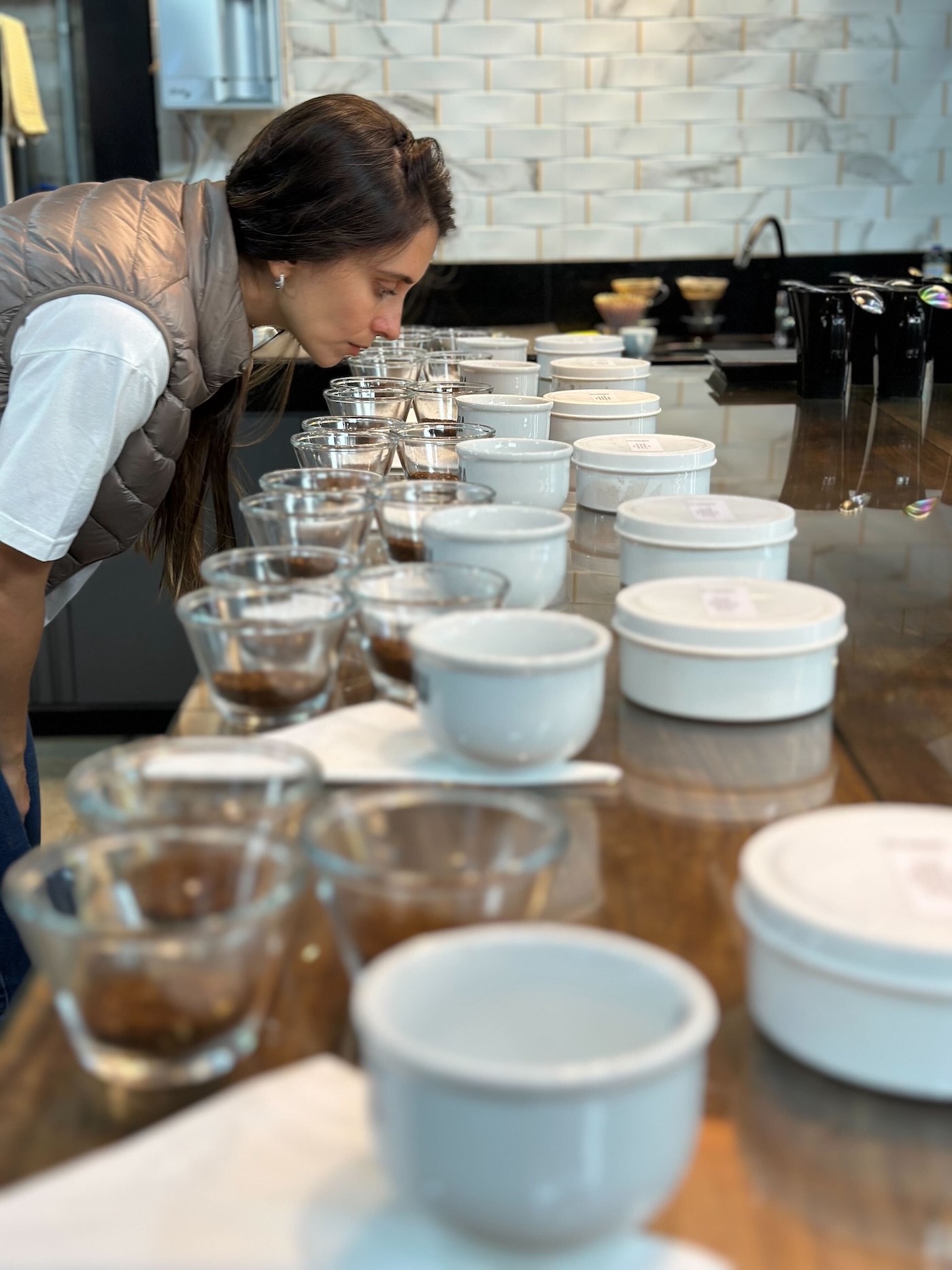 Natália Brito from Toca da Jaguara, cupping her coffees.