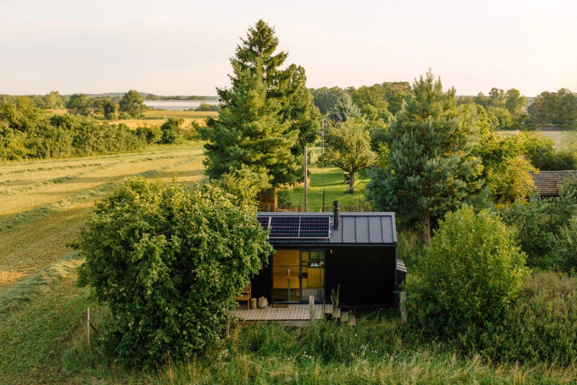 Dog-friendly tiny house holiday in Brandenburg – relaxing nature retreat