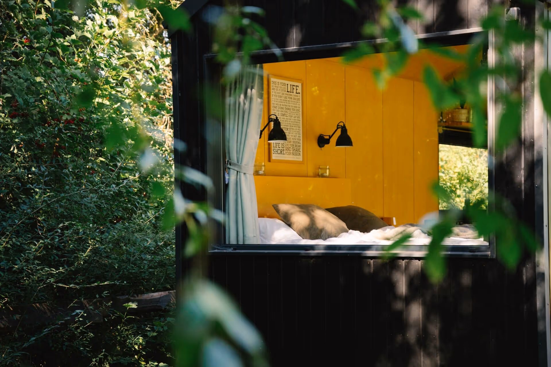 Einsame Hütte im Wald in Brandenburg mieten – Tiny House Urlaub in Brandenburg