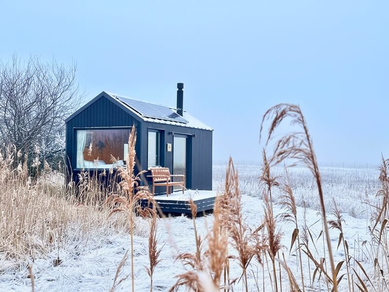 Off grid cabin rental in Brandenburg – glamping near Berlin in a tiny house