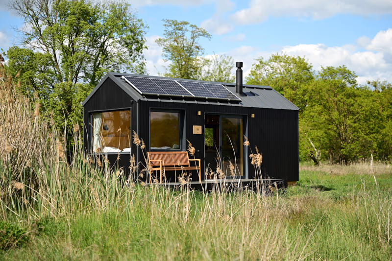 Cozy offgrid glamping cabin near Berlin with nature escape