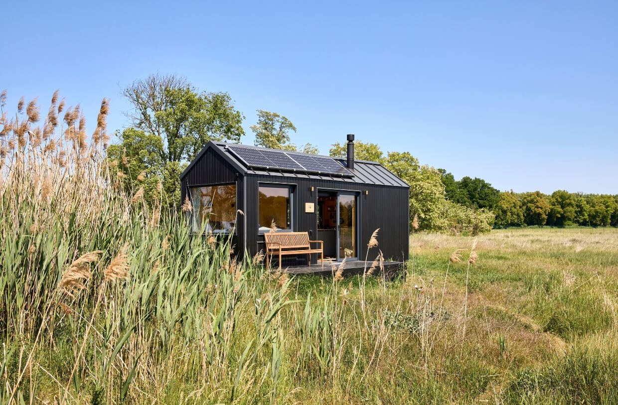 Cozy offgrid glamping cabin near Berlin with nature escape