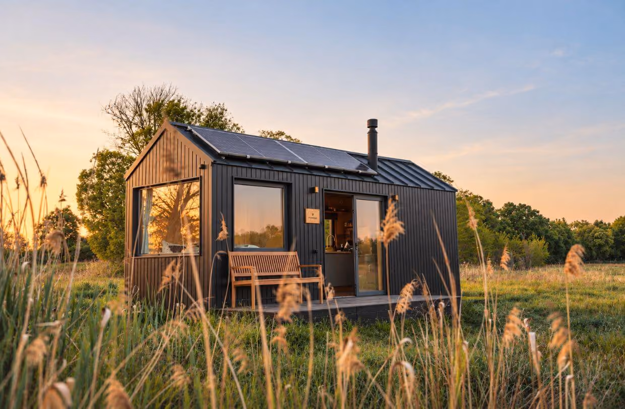 Berlin woods cabin – offgrid mindful cabins in Brandenburg 