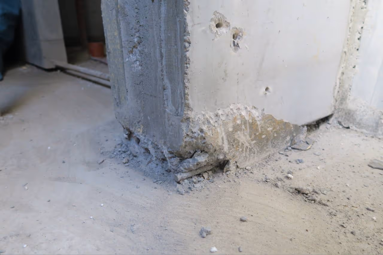 Bausachverständiger prüft Fertigteilkeller bei Baubegleitung in Stuttgart und Umgebung