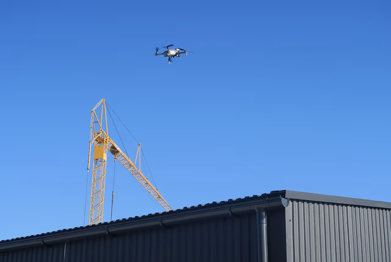Zustandsbewertung Gewerbehalle mit Drohne durch Bausachverständigen Stuttgart
