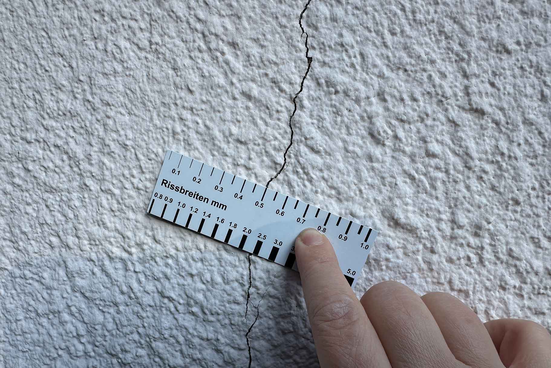 Prüfung von Rissen durch unabhängigen Bausachverständige in Stuttgart und Umgebung