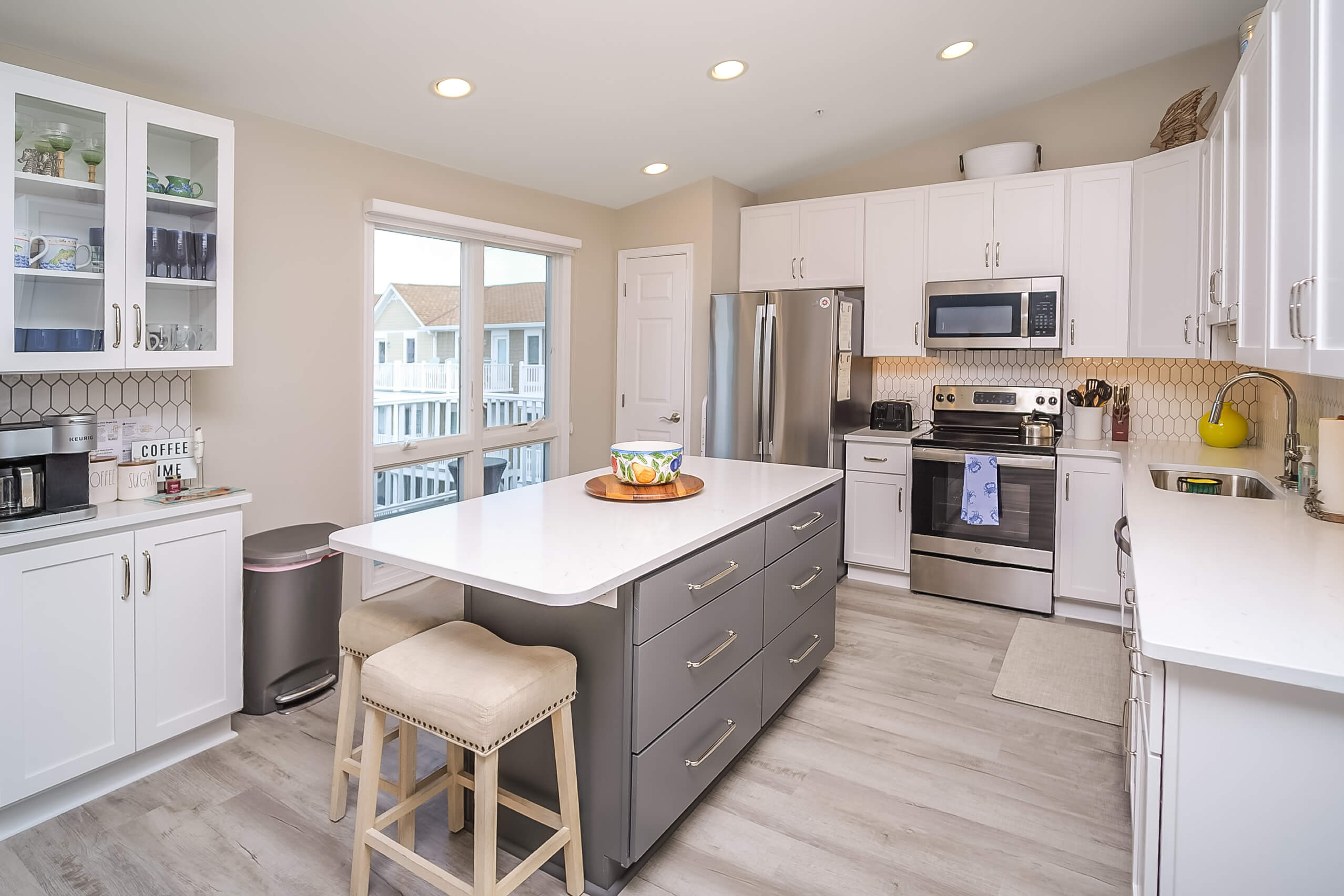 White beachy kitchen