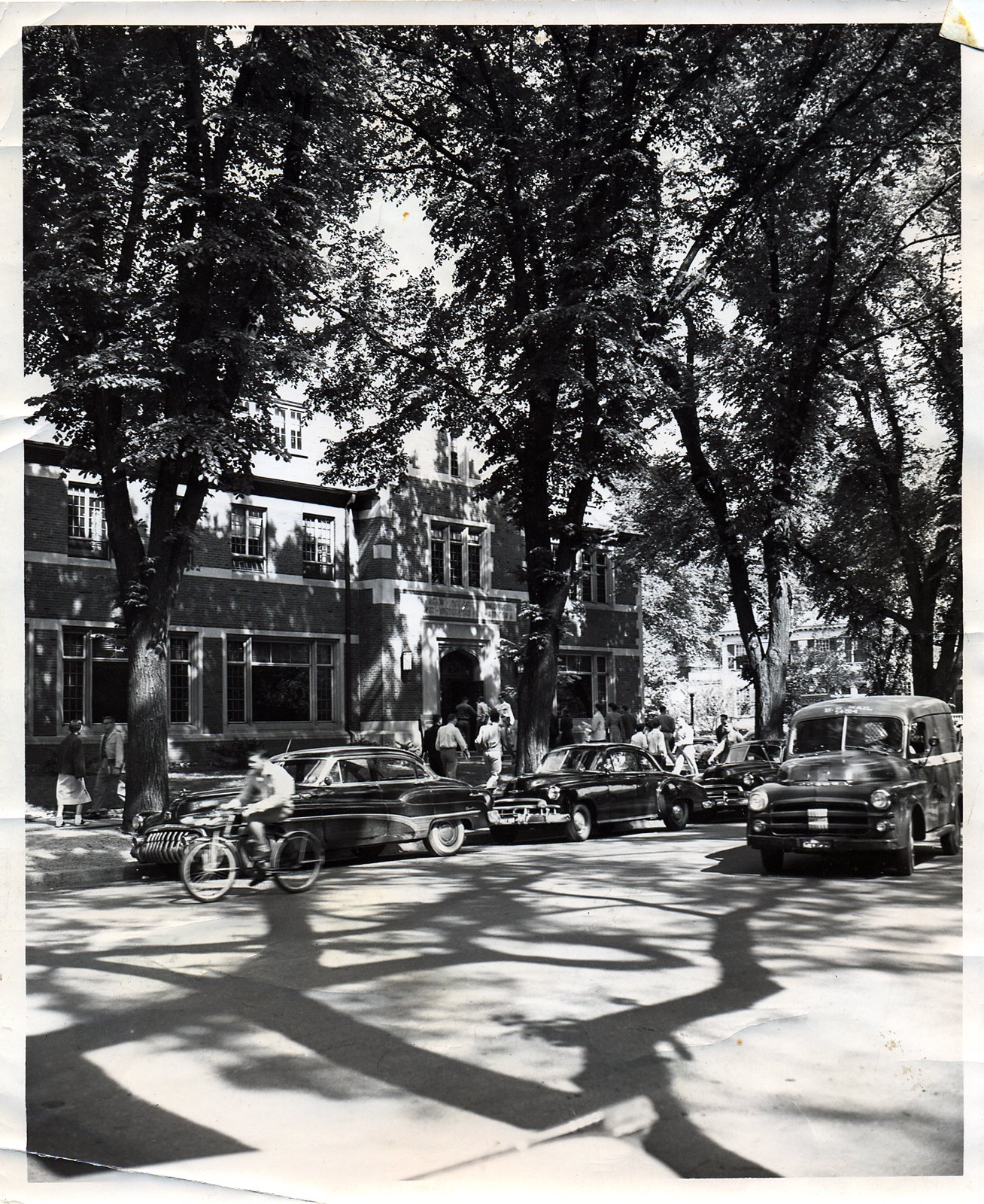 Students at the front door on Wright Street, May 24, 1954. Photograph by Leslie Dunning. University YMCA archives.