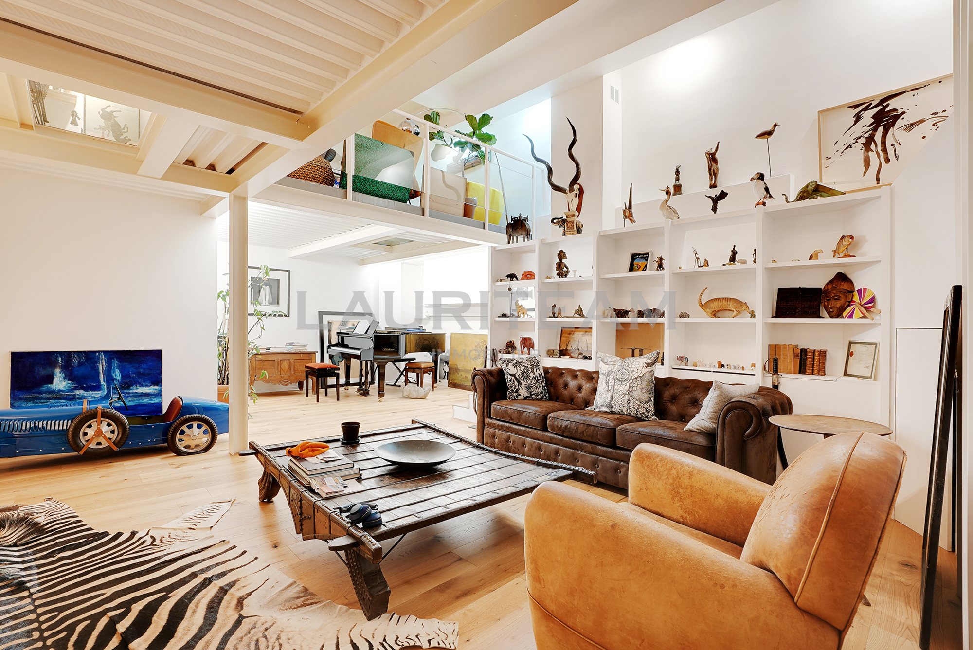 Loft de caractère , usage mixte de 150 m² carrez et ses terrasses 