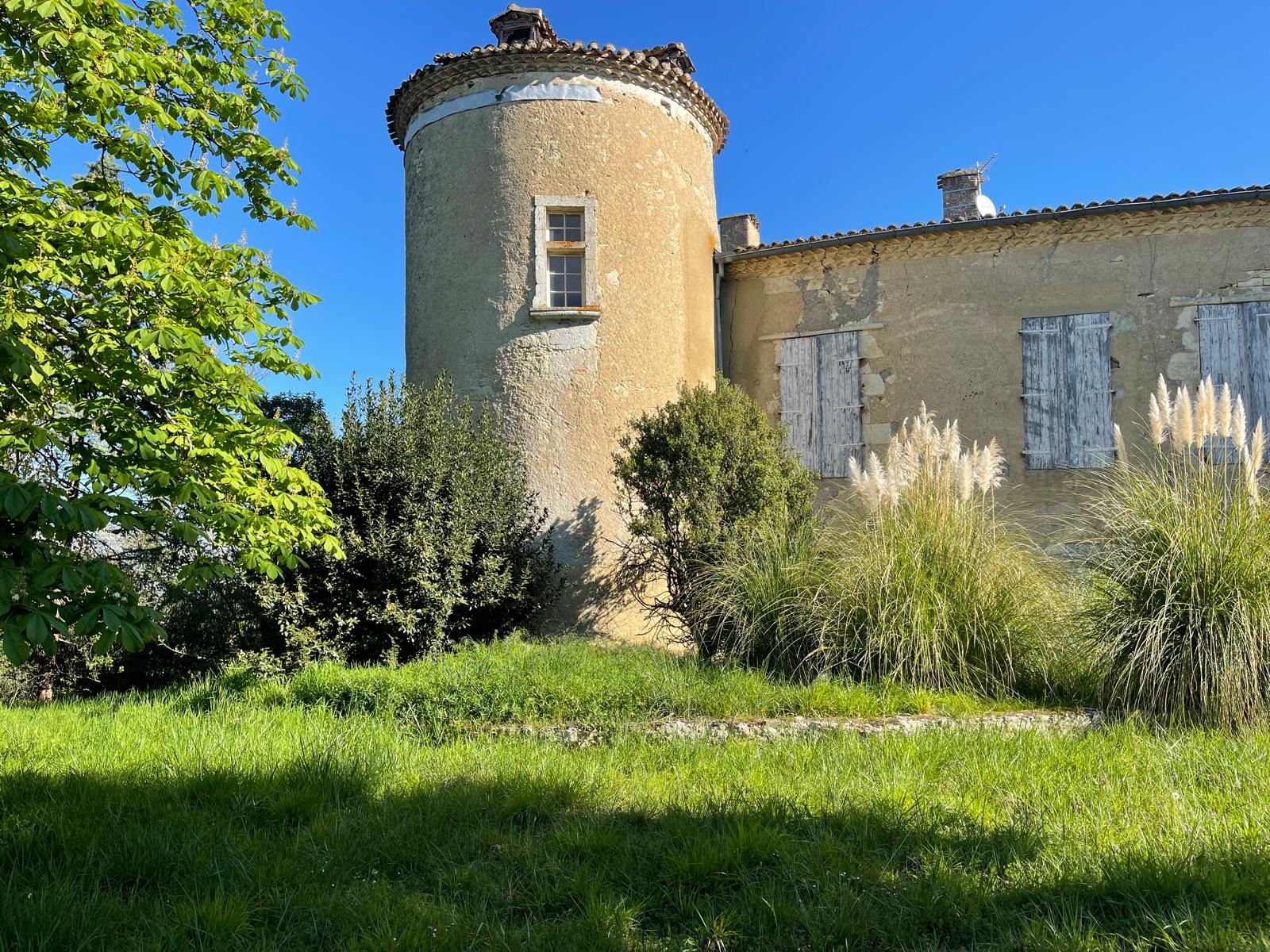 Château Historique à Restaurer – Un Lieu d’Exception au Cœur du Gers