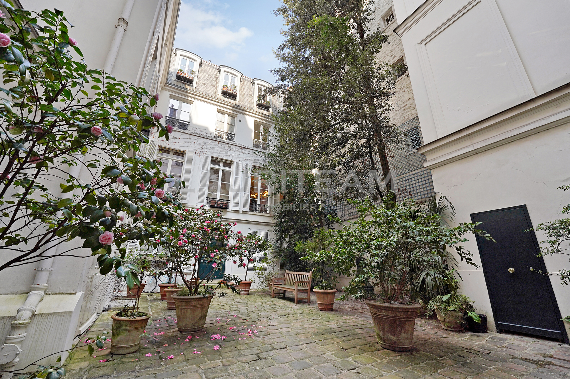 Superbe Duplex Rénové Rue de Verneuil, Paris 7ème