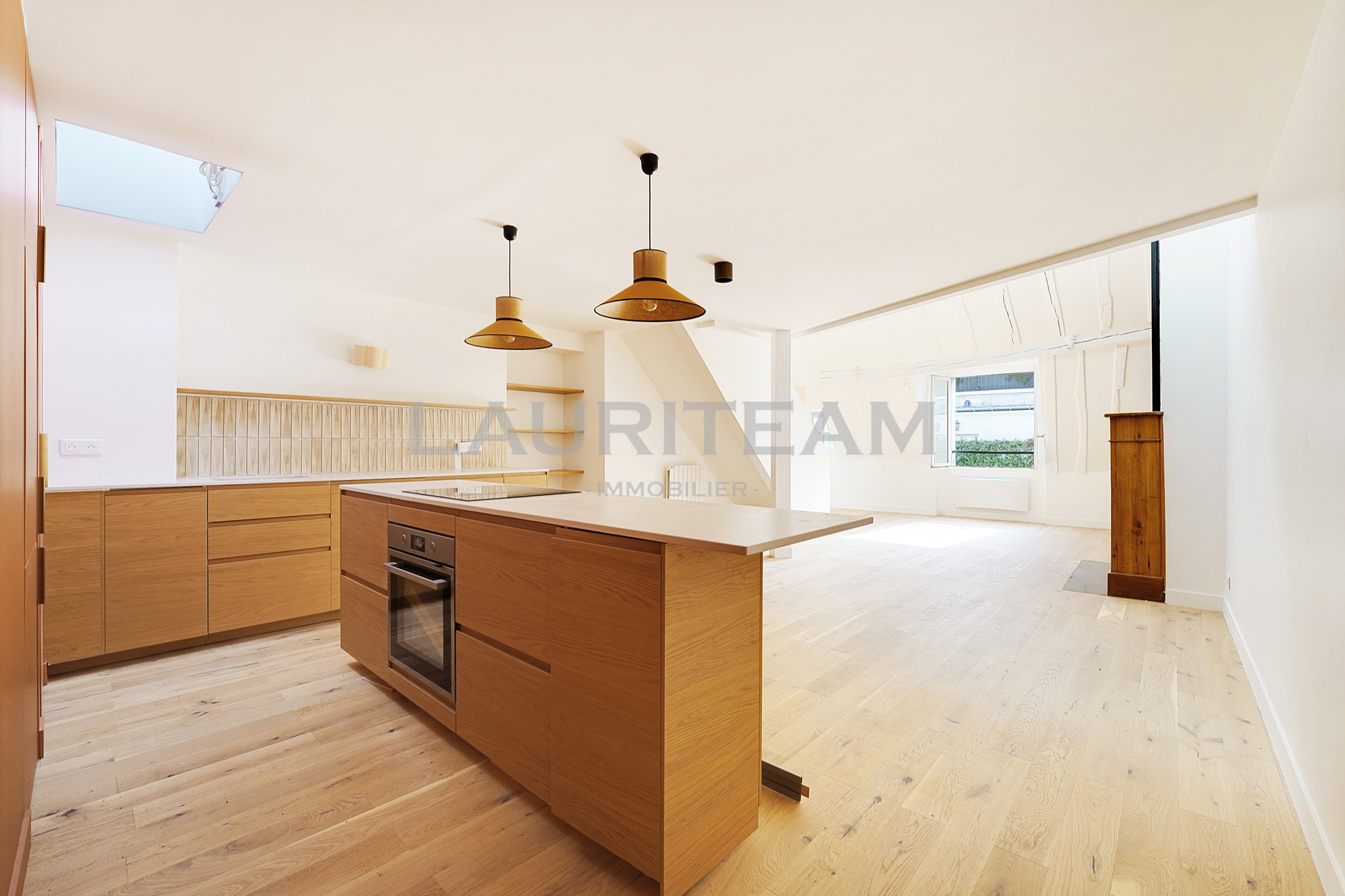 Superbe Duplex Rénové Rue de Verneuil, Paris 7ème