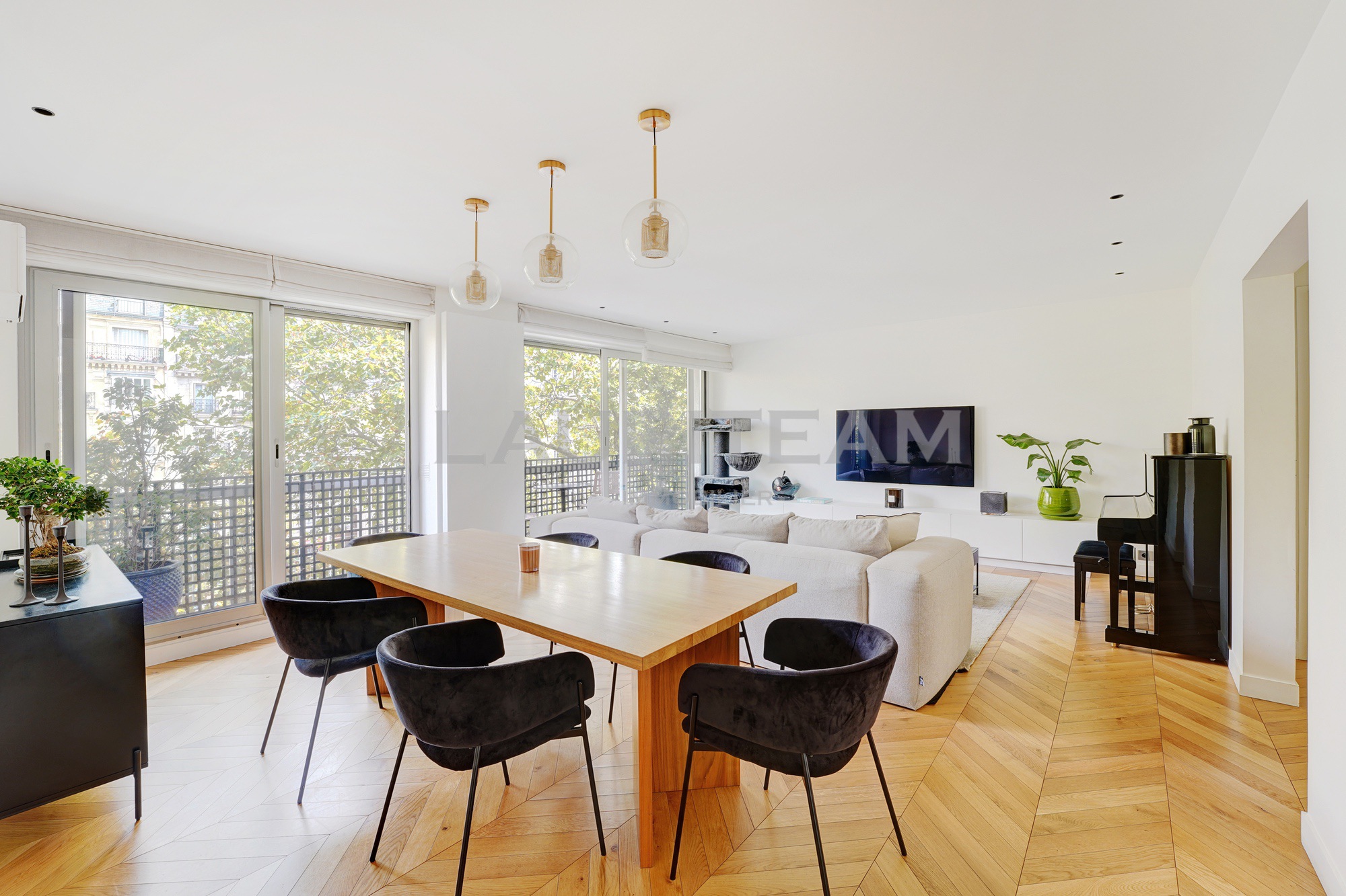 Appartement d’exception au 3ème étage, refait à neuf par architecte