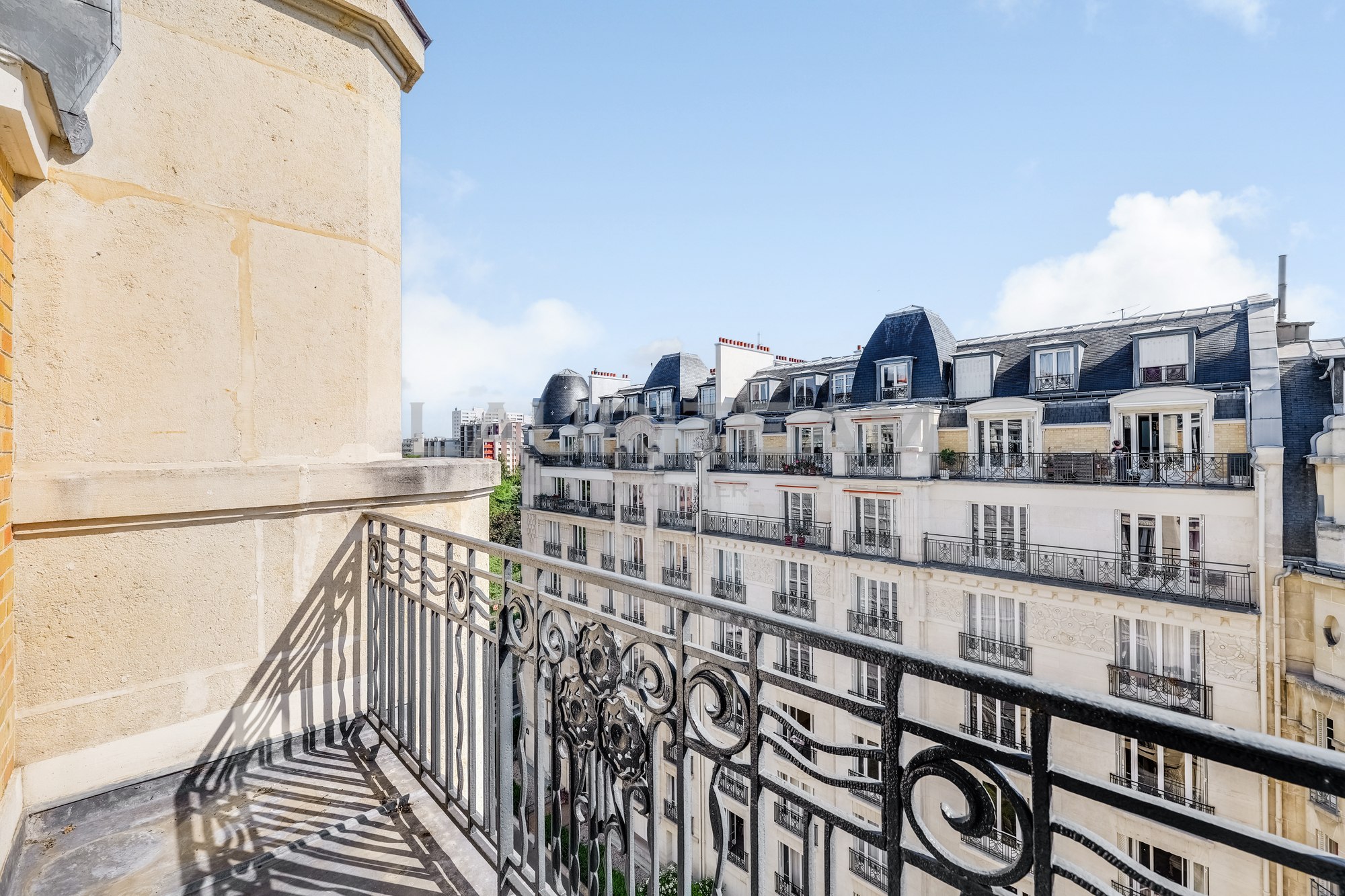 APPARTEMENT D’EXCEPTION AU DERNIER ÉTAGE rue Albert Samain 132m2