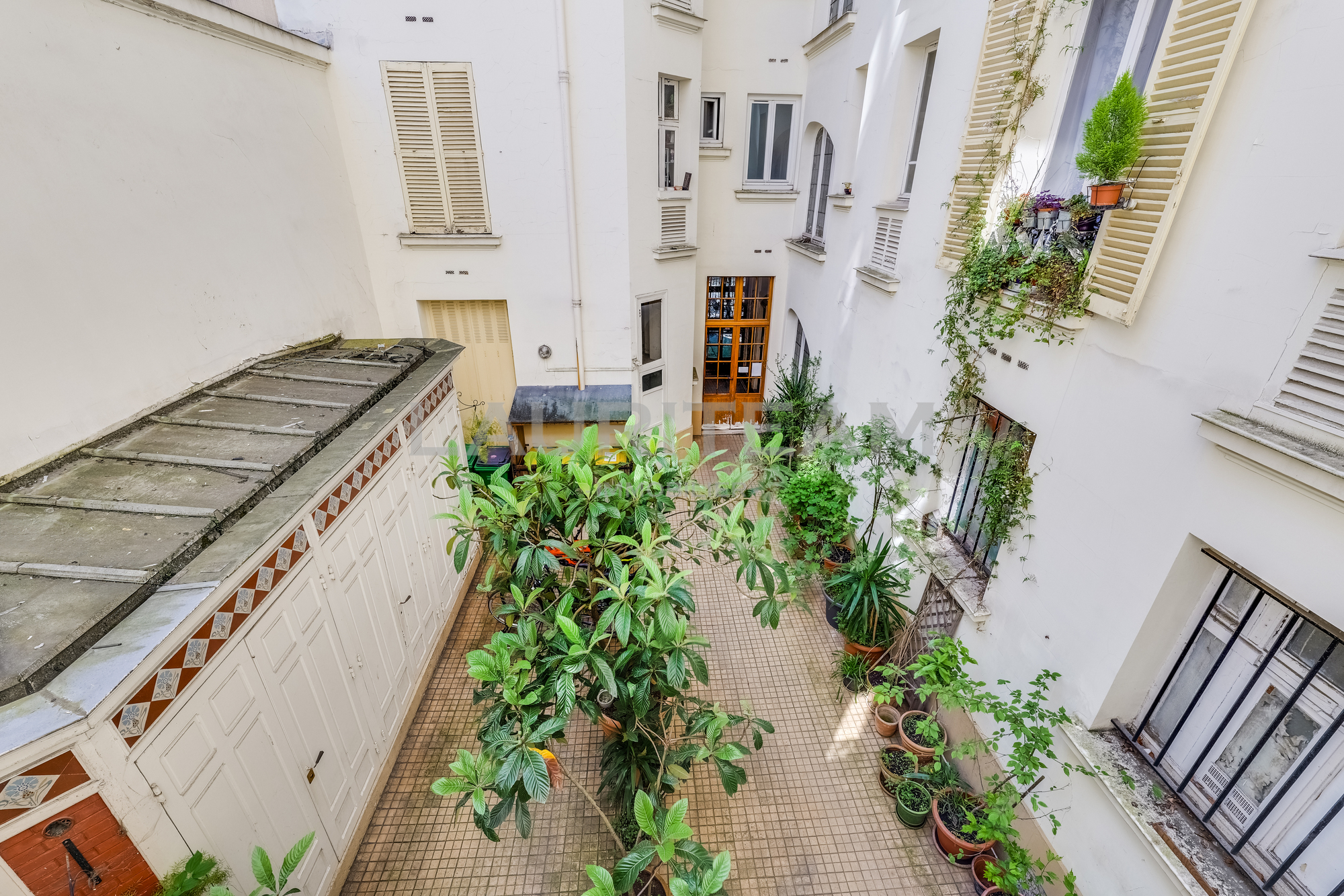 PARIS 18e – 52 Boulevard Marguerite de  ROCHECHOUART – CHARMANT 3 PIÈCES AU CALME