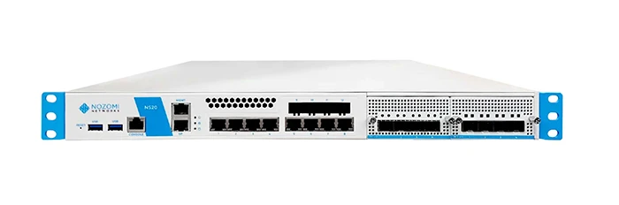 Dispositivo de ciberseguridad industrialNetworks Nozomi Networks con múltiples puertos Ethernet y de fibra óptica.
