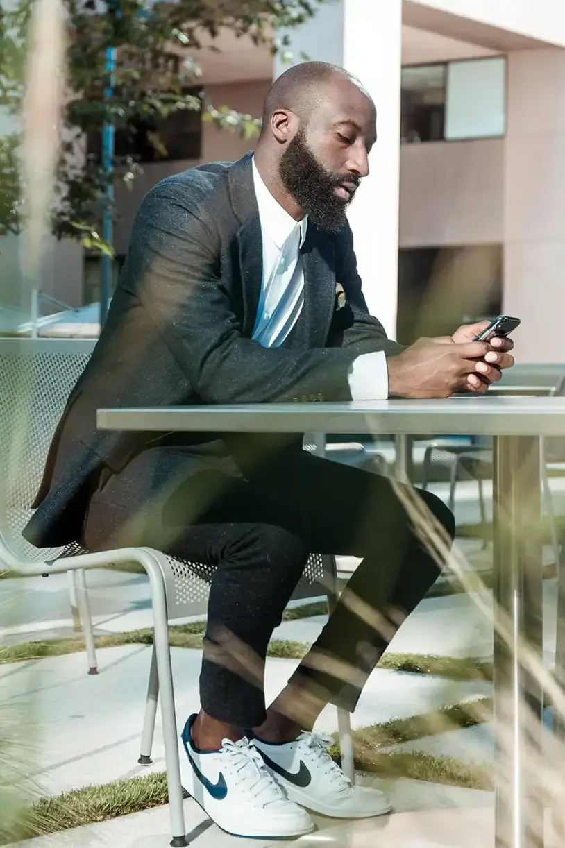 Facility technician receiving real-time task notifications