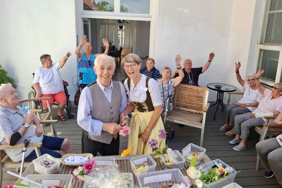 Gäste der Tagespflege in Volksfeststimmung