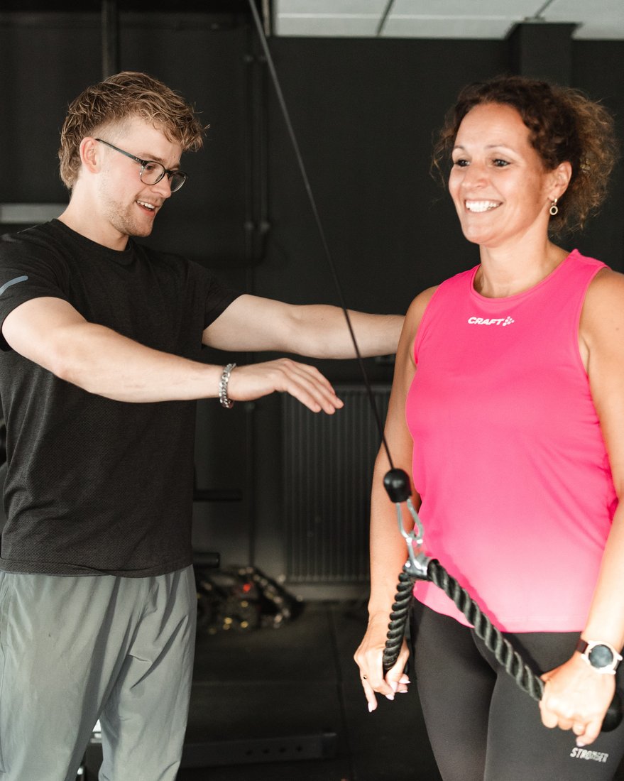 Personal trainer en voedingscoach van Get the Job Done in de sportschool