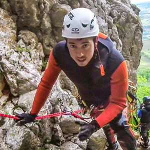 Kevin, guide professionnel de canyoning en Isère et dans le Vercors, sorties encadrées près de Grenoble, Lyon et Chambéry