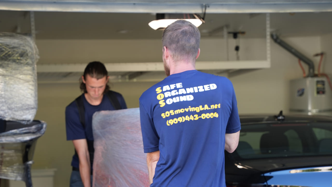 How Much to Tip Movers in Los Angeles: Complete Guide to Moving Gratuity