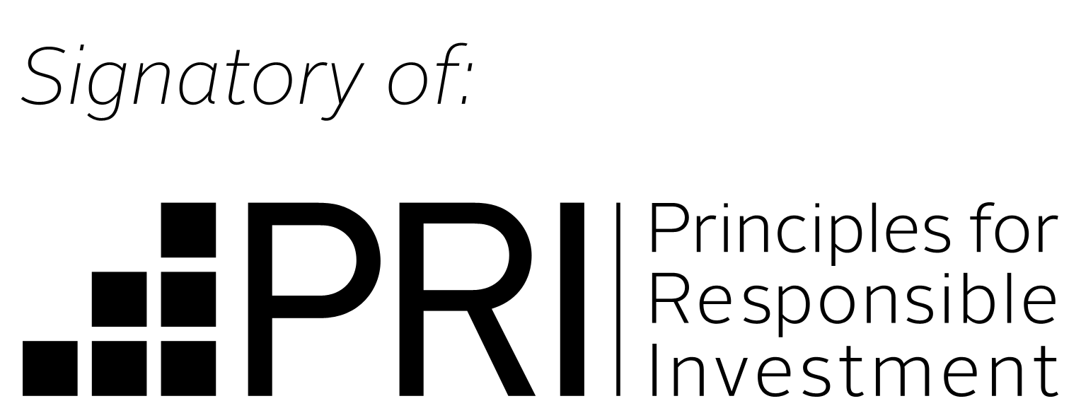 MTIP-Mitarbeiter beim Kaffeetrinken an einem Tisch