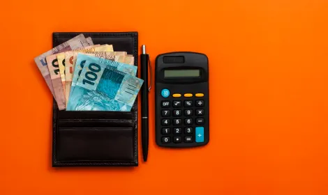 Celular exibindo tela de registro de ponto no aplicativo da Pontotel