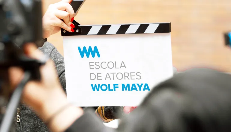 Celular exibindo tela de registro de ponto no aplicativo da Pontotel