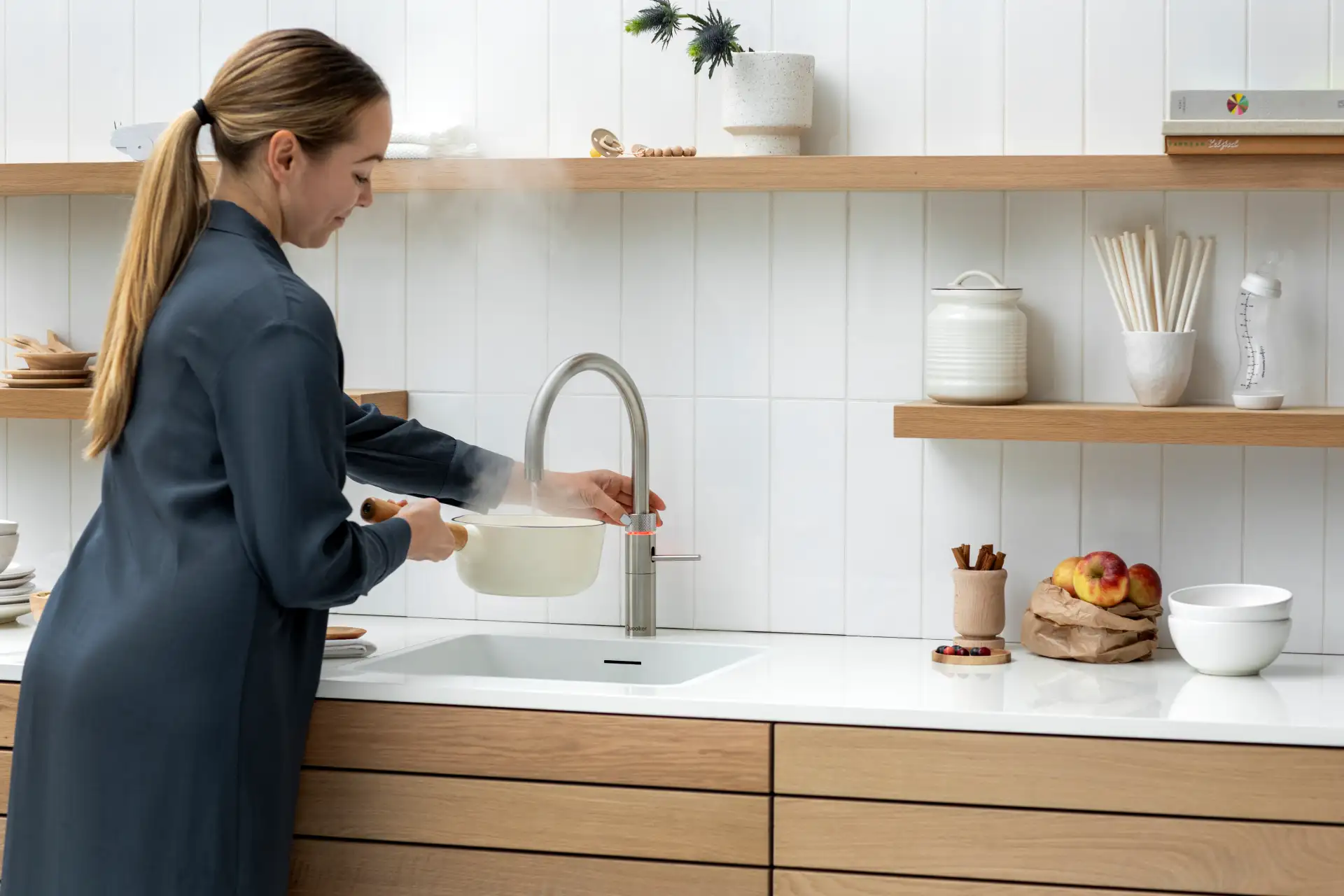 Quooker Wasserhahn gibt kochendes Wasser direkt aus“