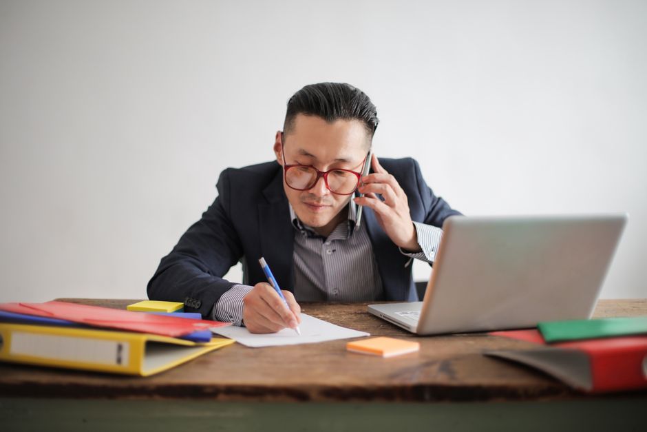 Cloud-Telefonanlage Schweiz: Was sich im Arbeitsalltag wirklich ändert – Foto: Andrea Piacquadio / Pexels