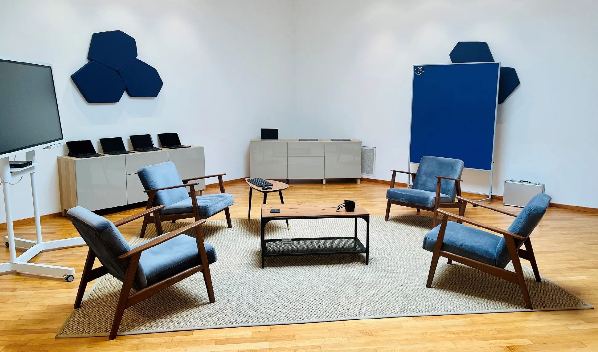 Sitzungszimmer bei padcom – Raum für das persönliche Gespräch mit einem festen Ansprechpartner