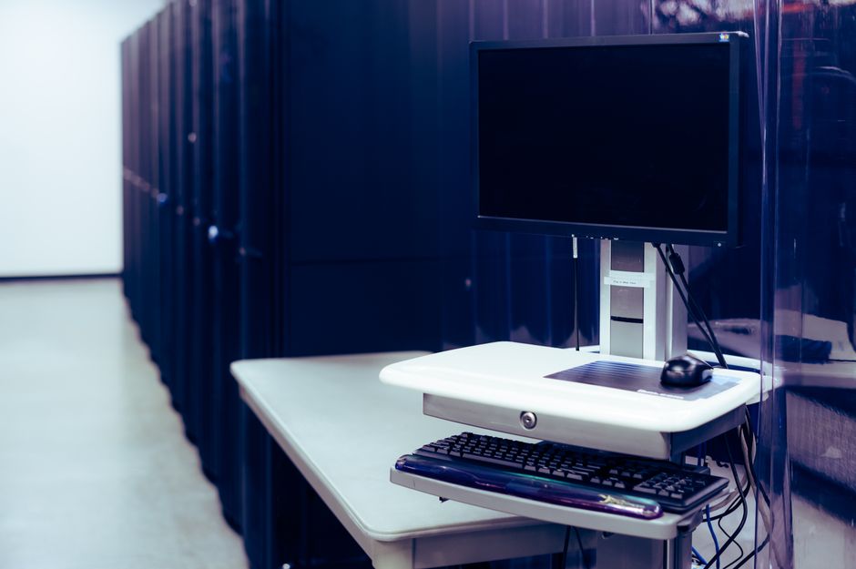Serverraum KMU Risiken: Warum der Putzschrank kein Rechenzentrum ist – Foto: Brett Sayles / Pexels