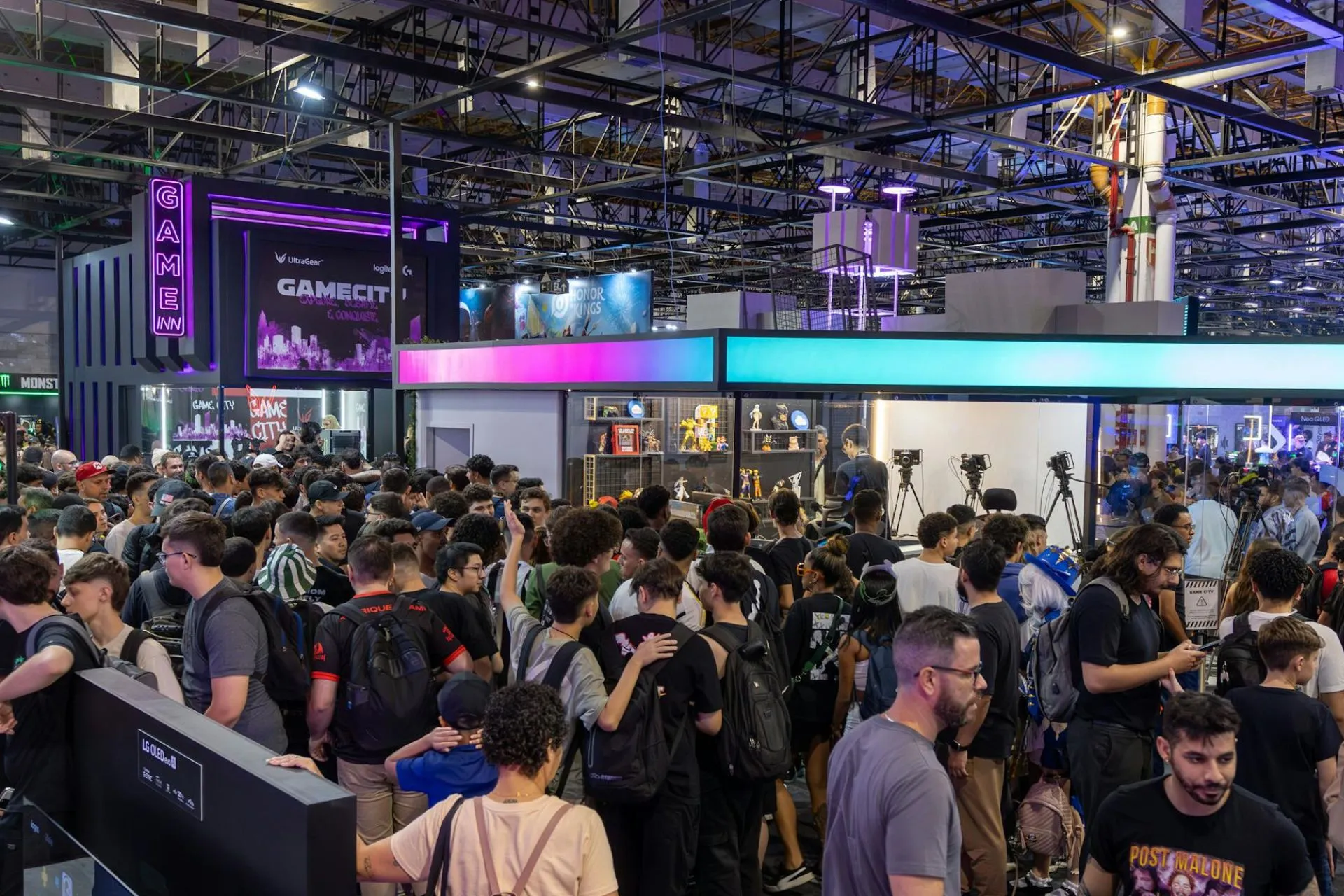 A massive trade show with thousands of attendees
