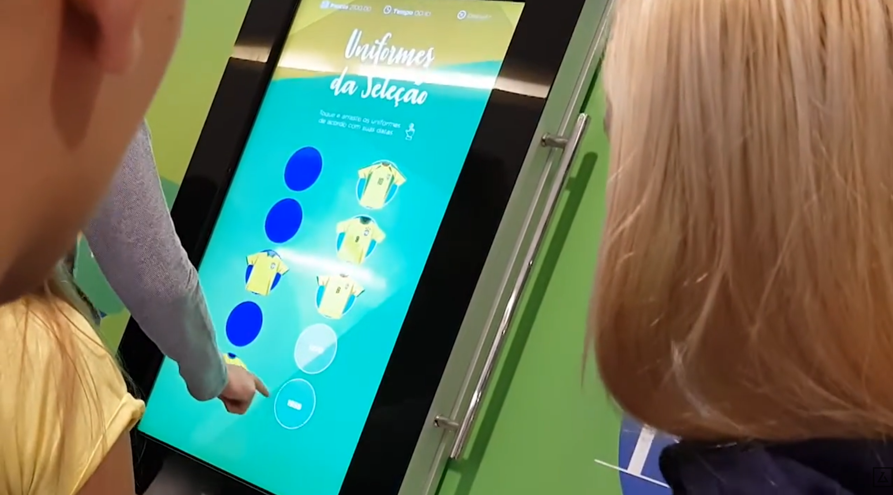 Diversão e tecnologia  para copa. 