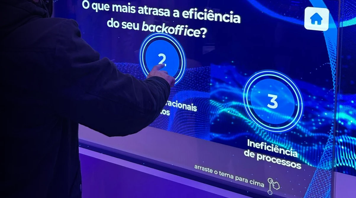 Tela Transparente Touch, onde tecnologia e realidade se encontram