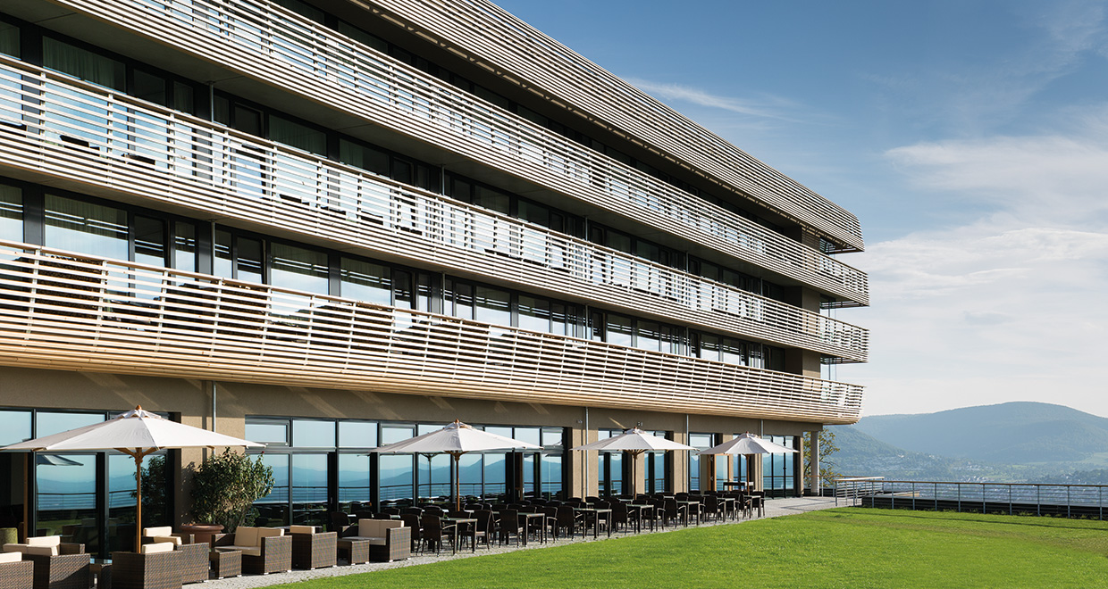 Hotel Achalm Reutlingen Außenansicht mit Terrasse