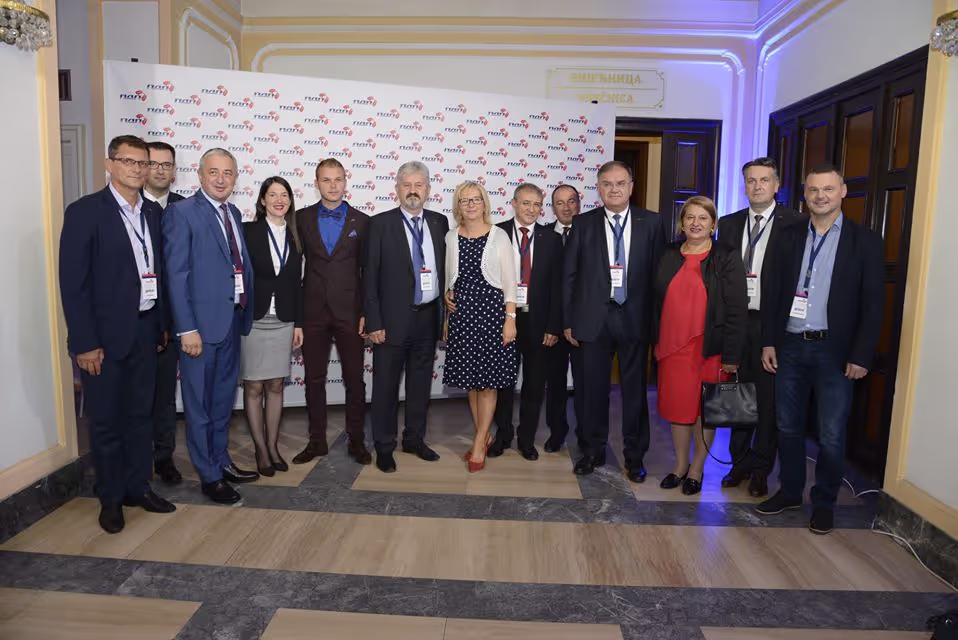 Званичници ПДП-а донирали 17.000 КМ инфективној клиници и угроженом становништву
