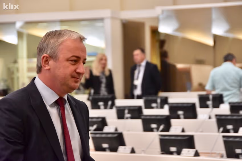 ПС БиХ: Посланици ПДП-а гласали за смањење привилегија изабраних и именованих званичника