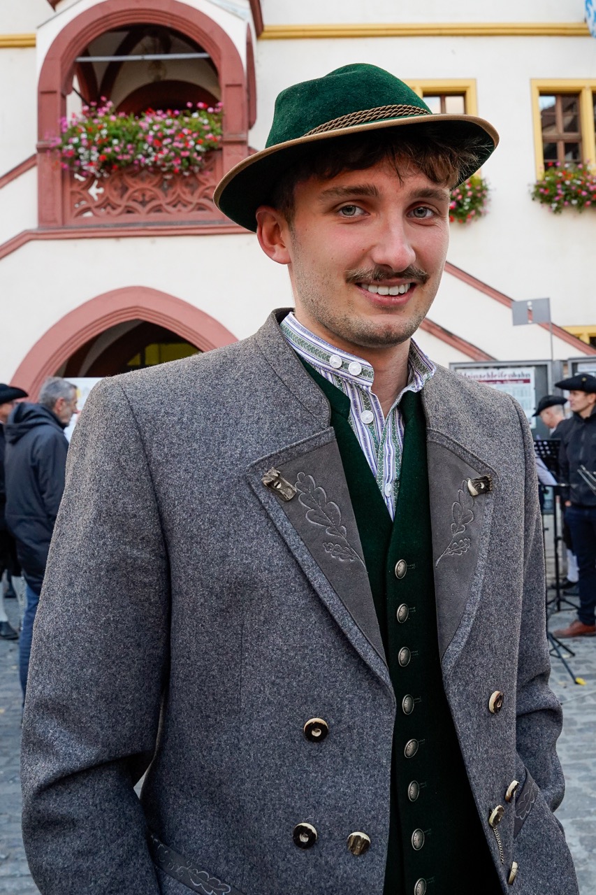 Ein Müller in Tracht
