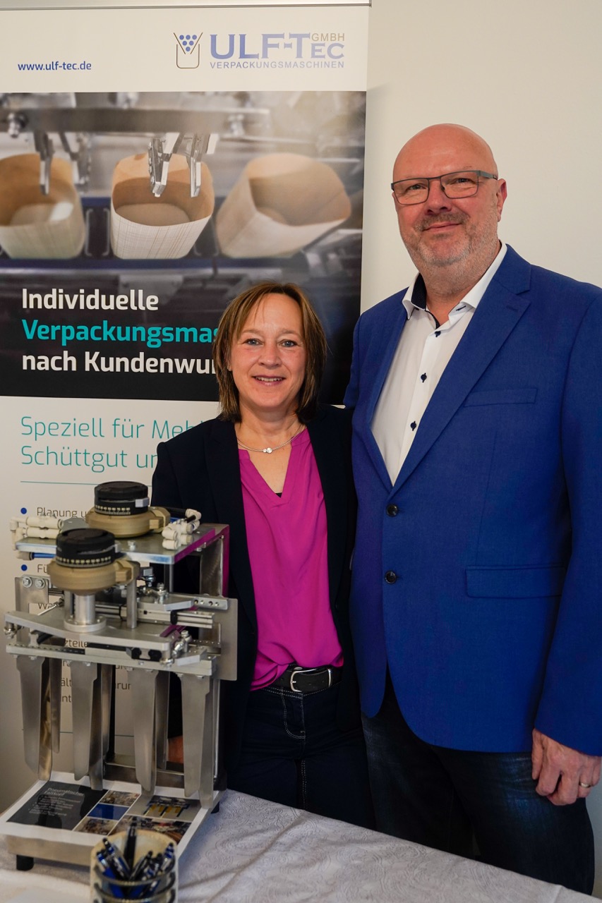 Mitarbeiter am Messestand