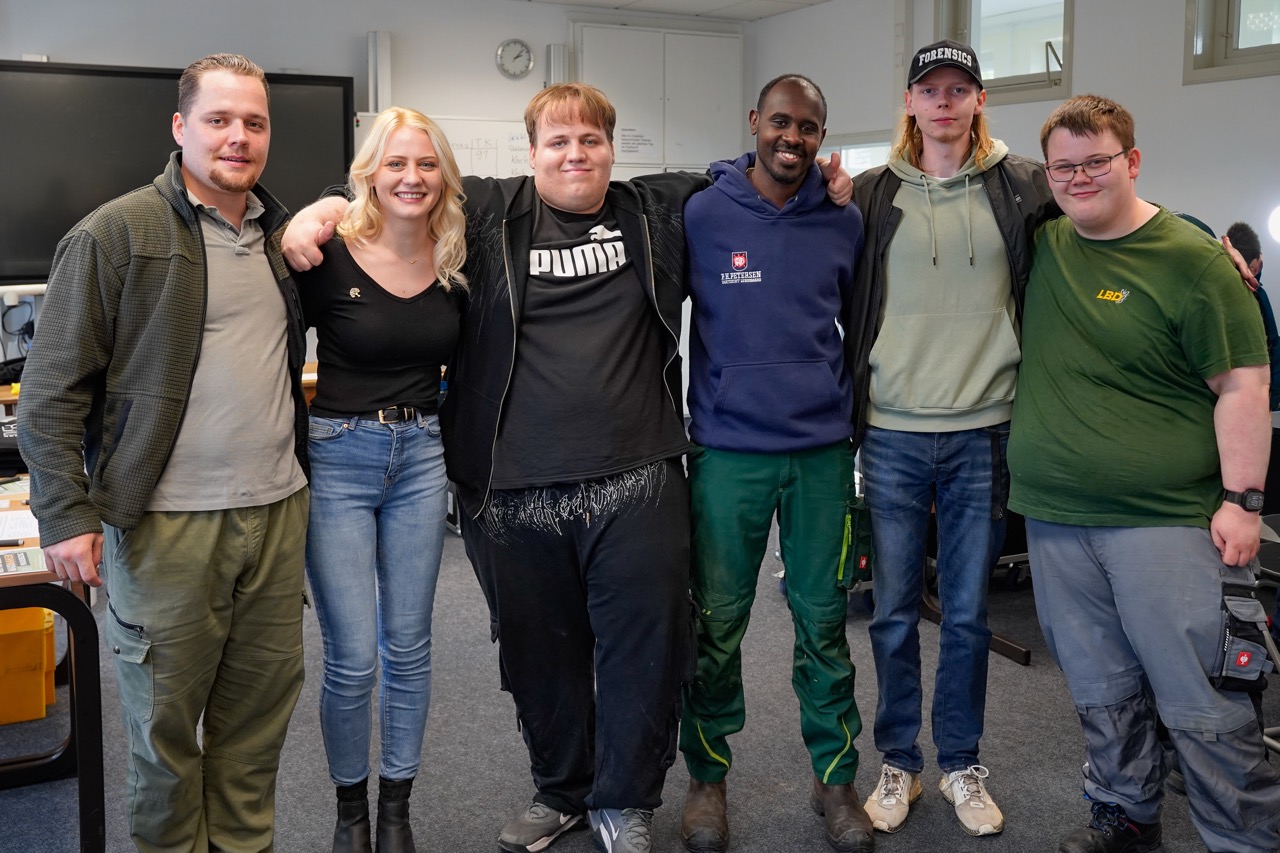 V.l.n.r.: Die Schüler Domenik Weise, Lilly Bischoff, Karl Gennerich, Brian Muvara, Lennart Hoffmann und Stefan Lampe betreuten Gäste.