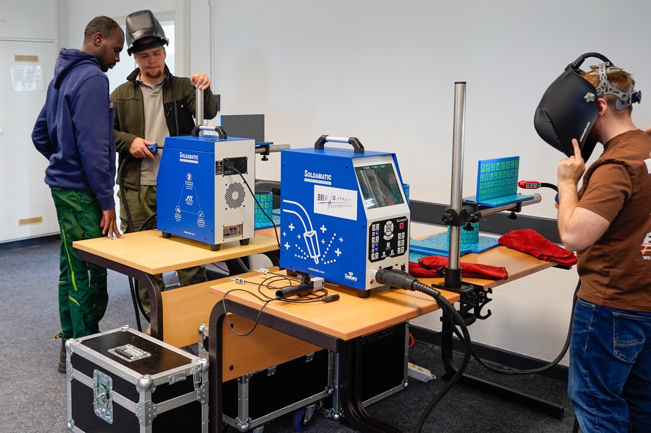 Die beiden virtuellen Schweißgeräte beim Praxistag aus Gifhorn.