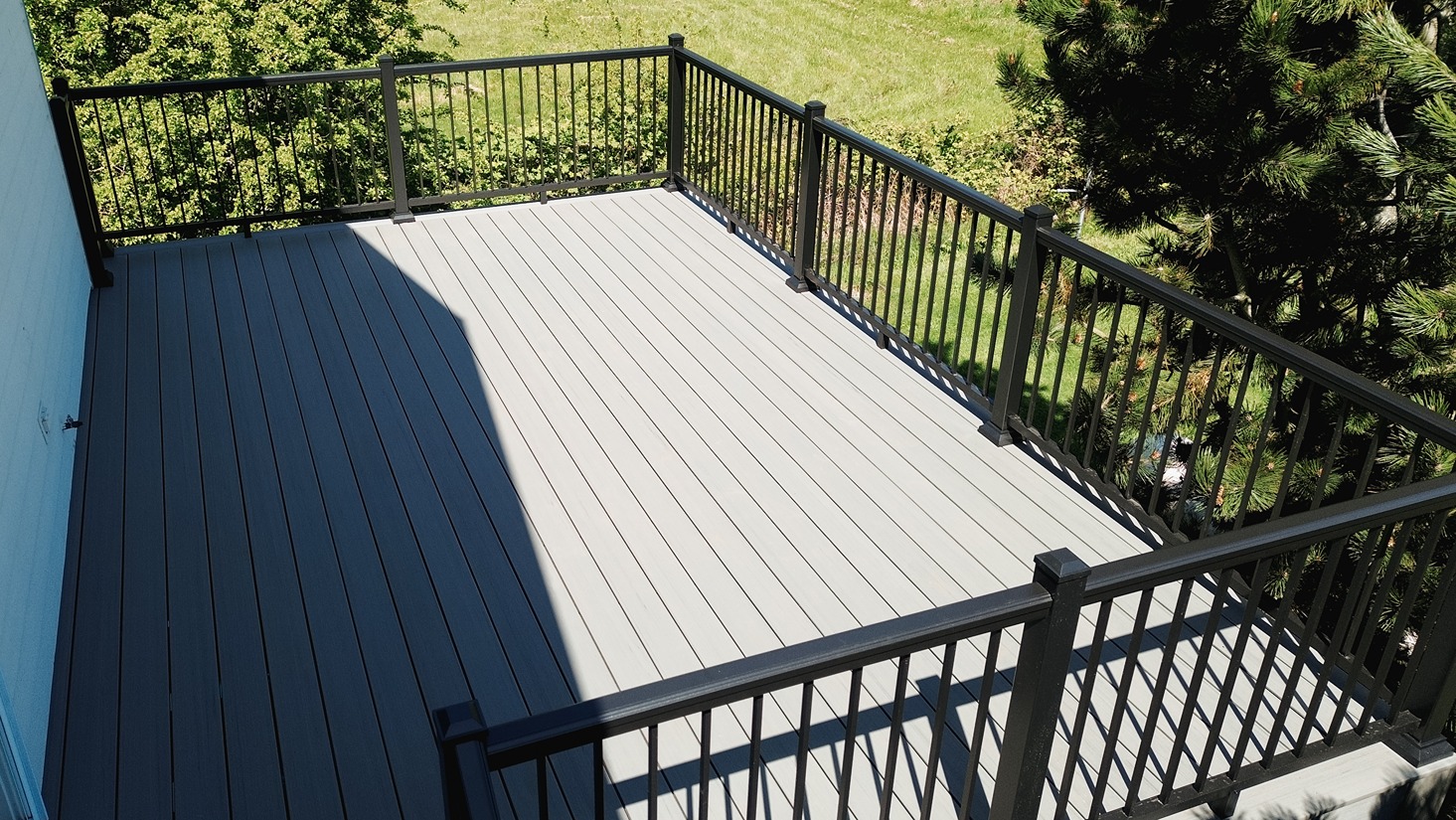 Beautiful Modern Access Deck in Mount Vernon