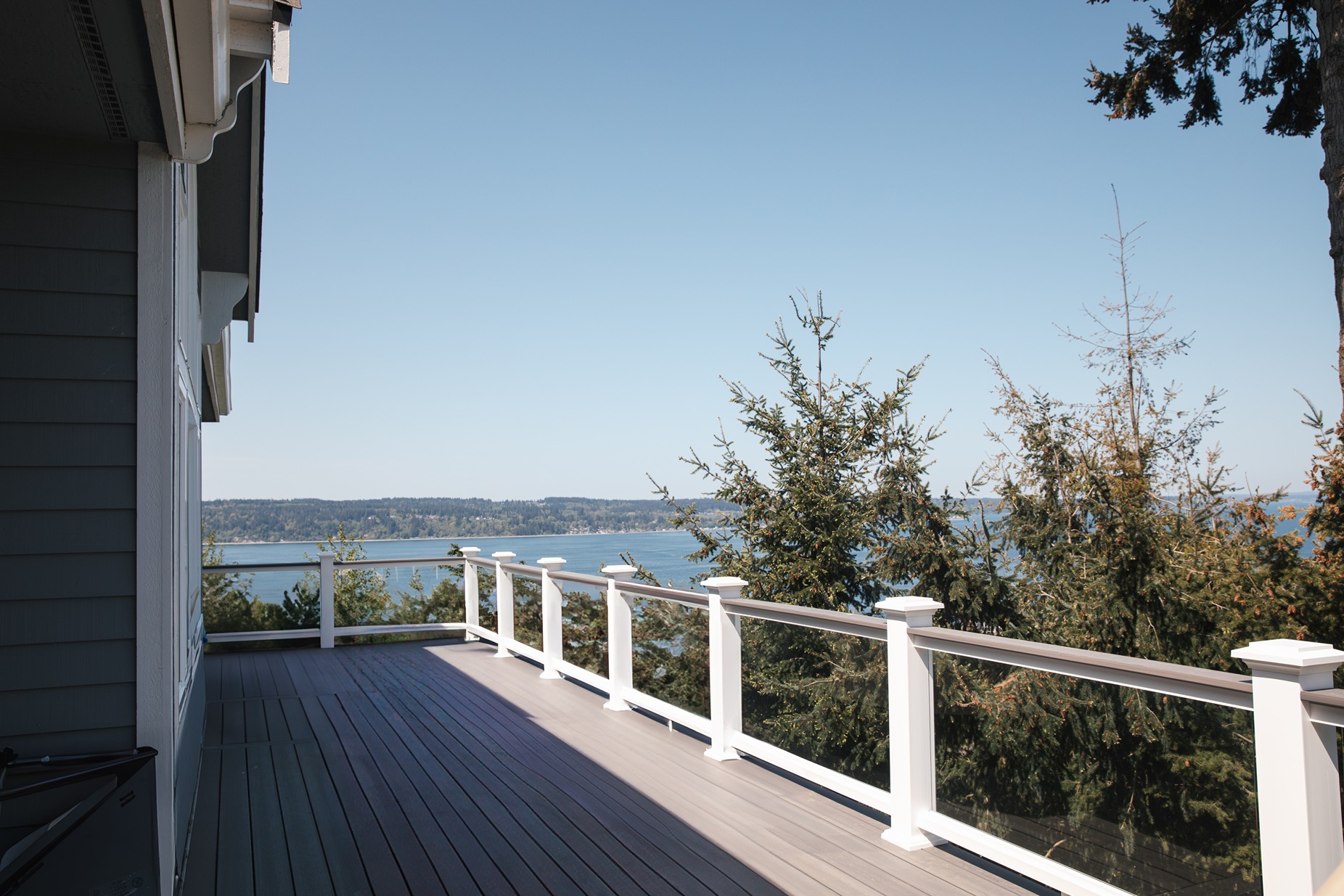 Coastal deck with white post glass deck railing and clear panels (2)