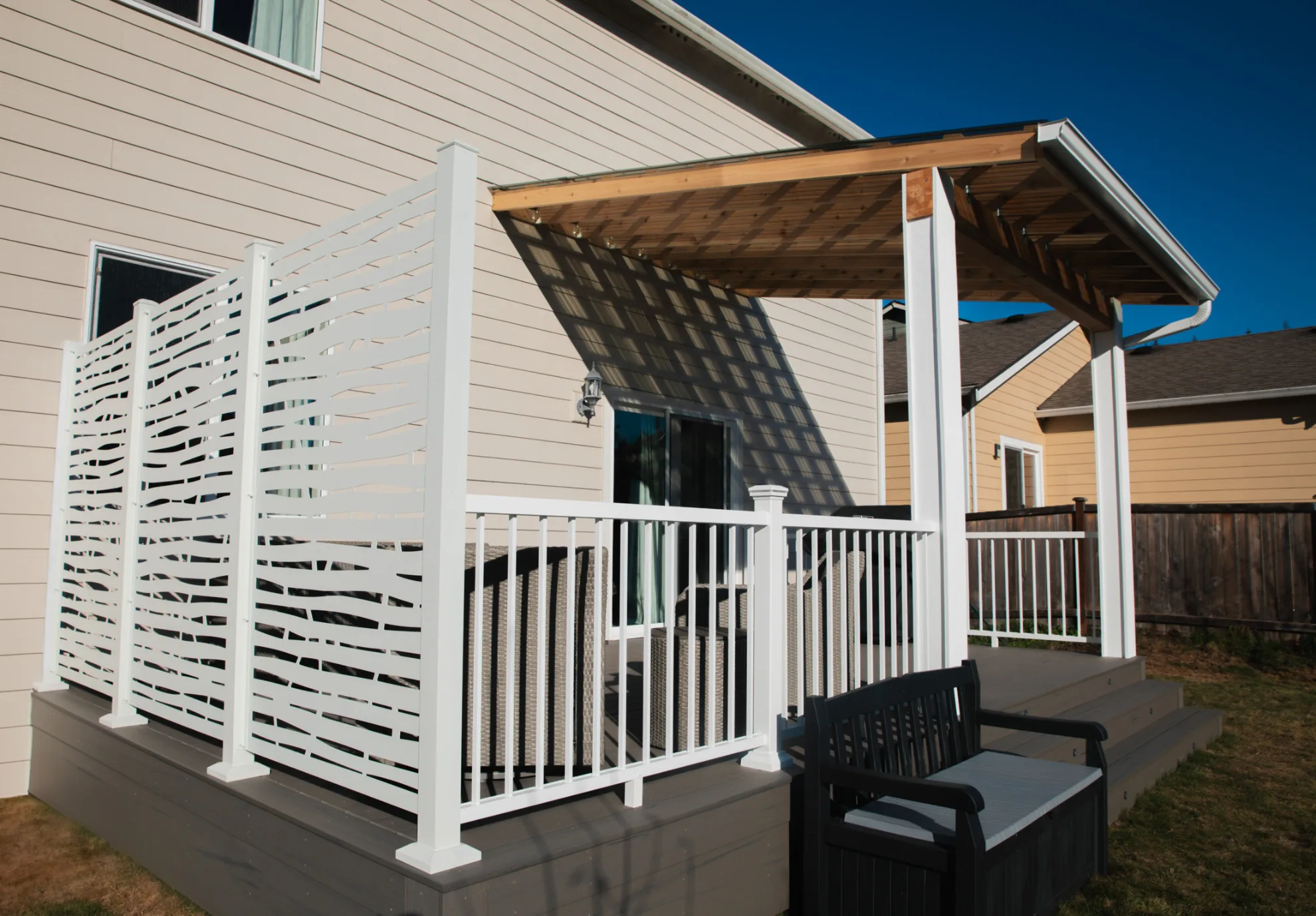 Decorative white privacy screens integrated with deck railing