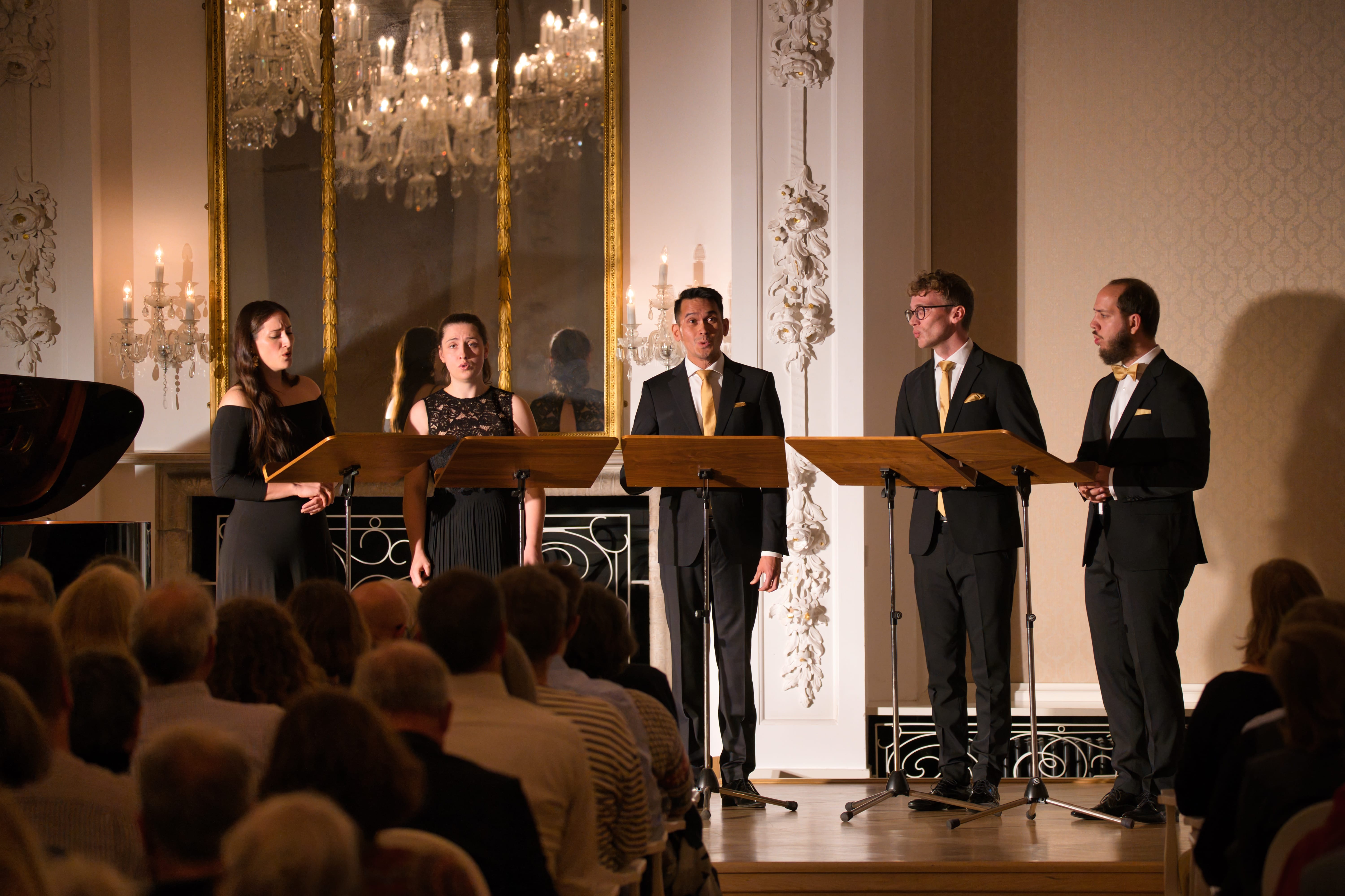 Das gesamte Bachtage Orchester spielt die berühmtesten Stücke von Johann Sebastian Bach und wird von einem Chor begleitet