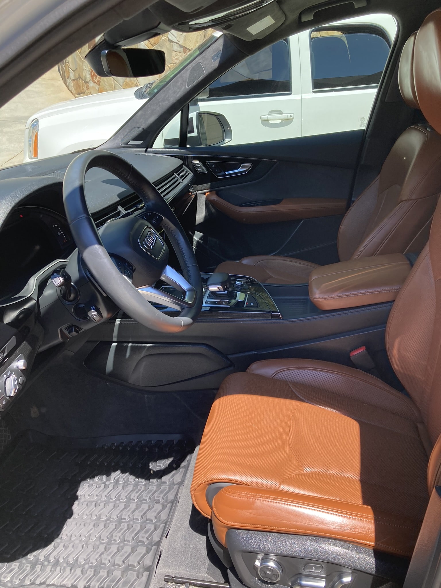 Image of a Audi Q7 interior after a car maintenance detail service.