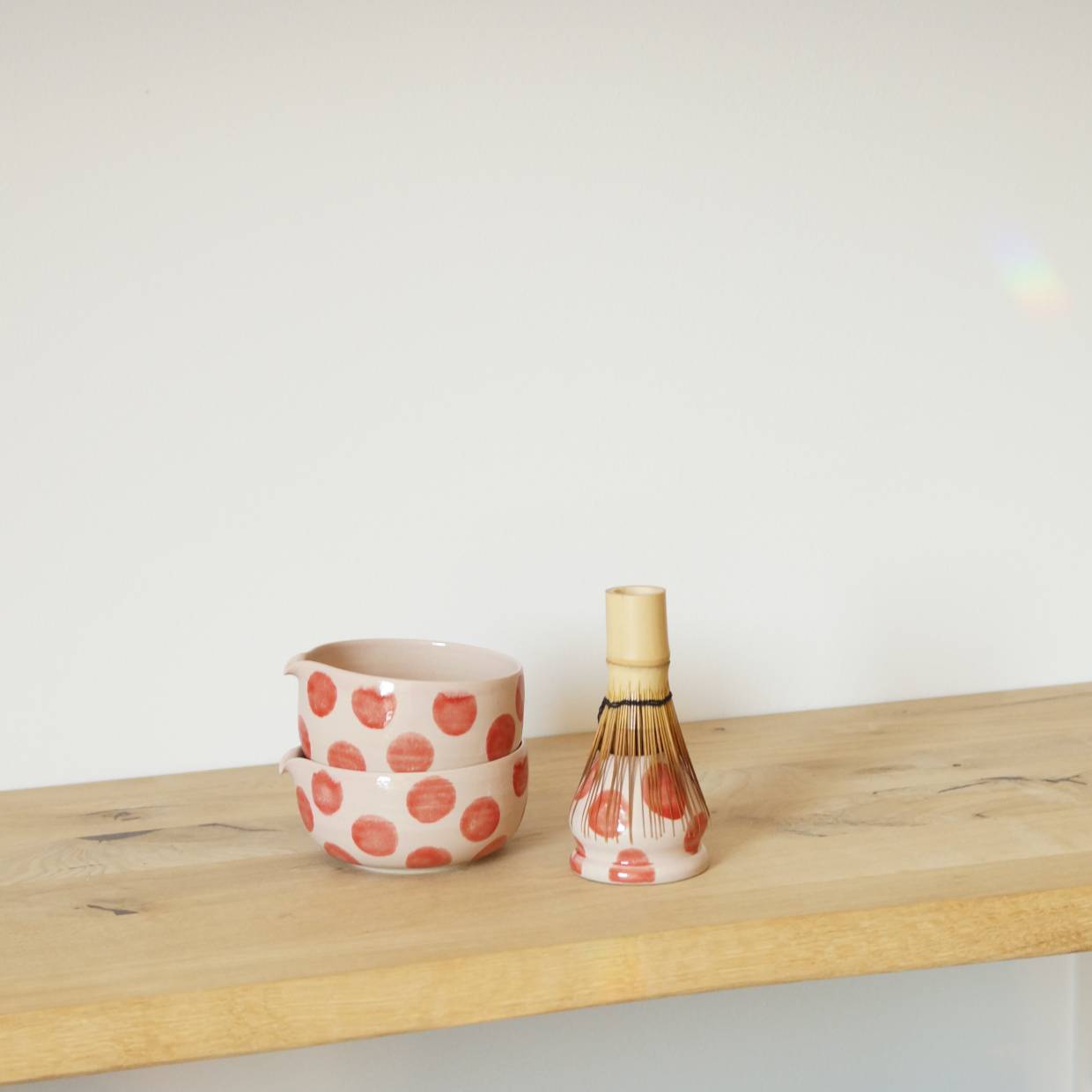 Matcha Set in rosa mit roten Punkten