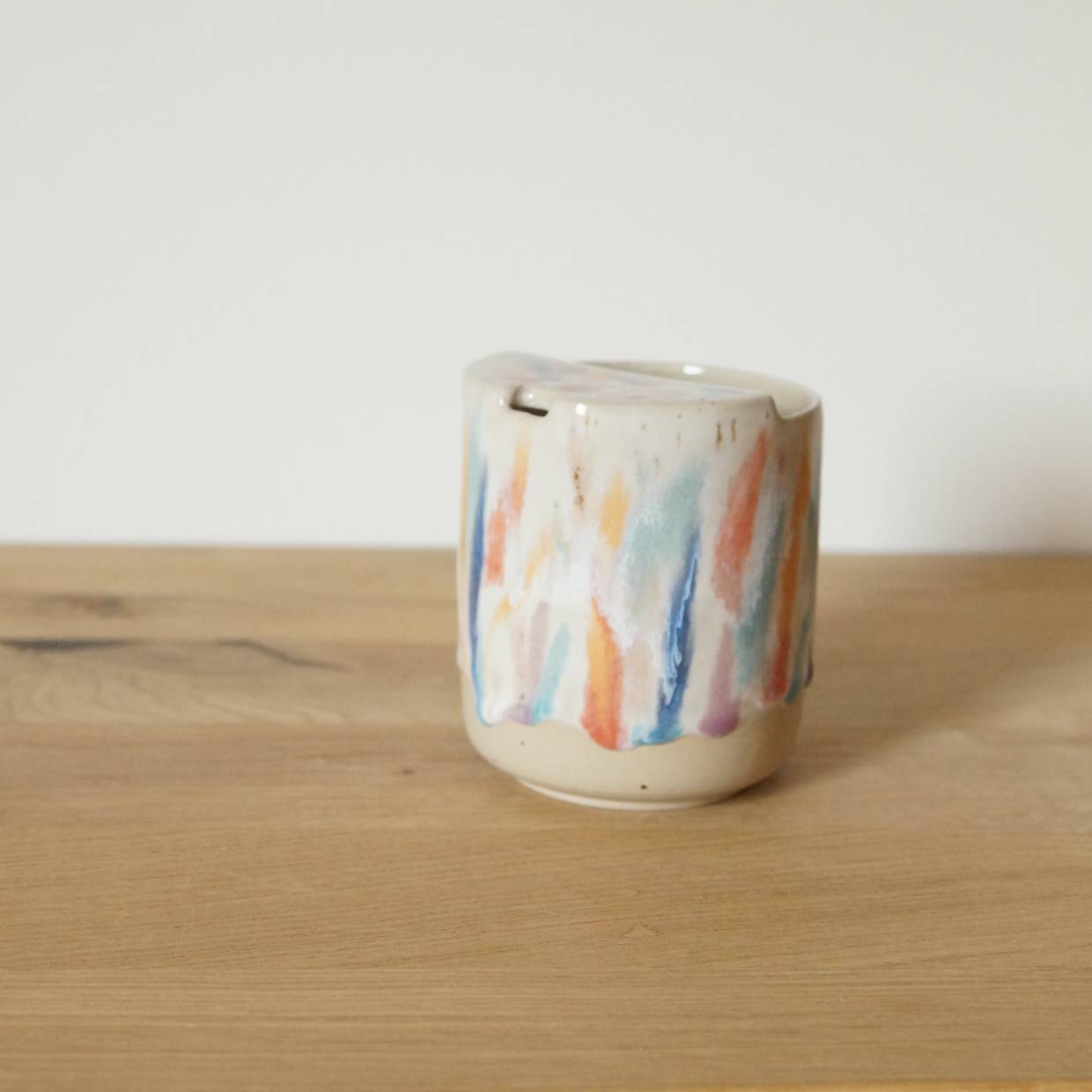 To go Becher in bunten Farben