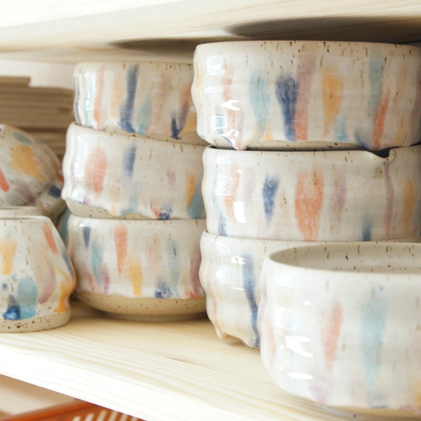 Matchaschale in bunt mit Ausguss